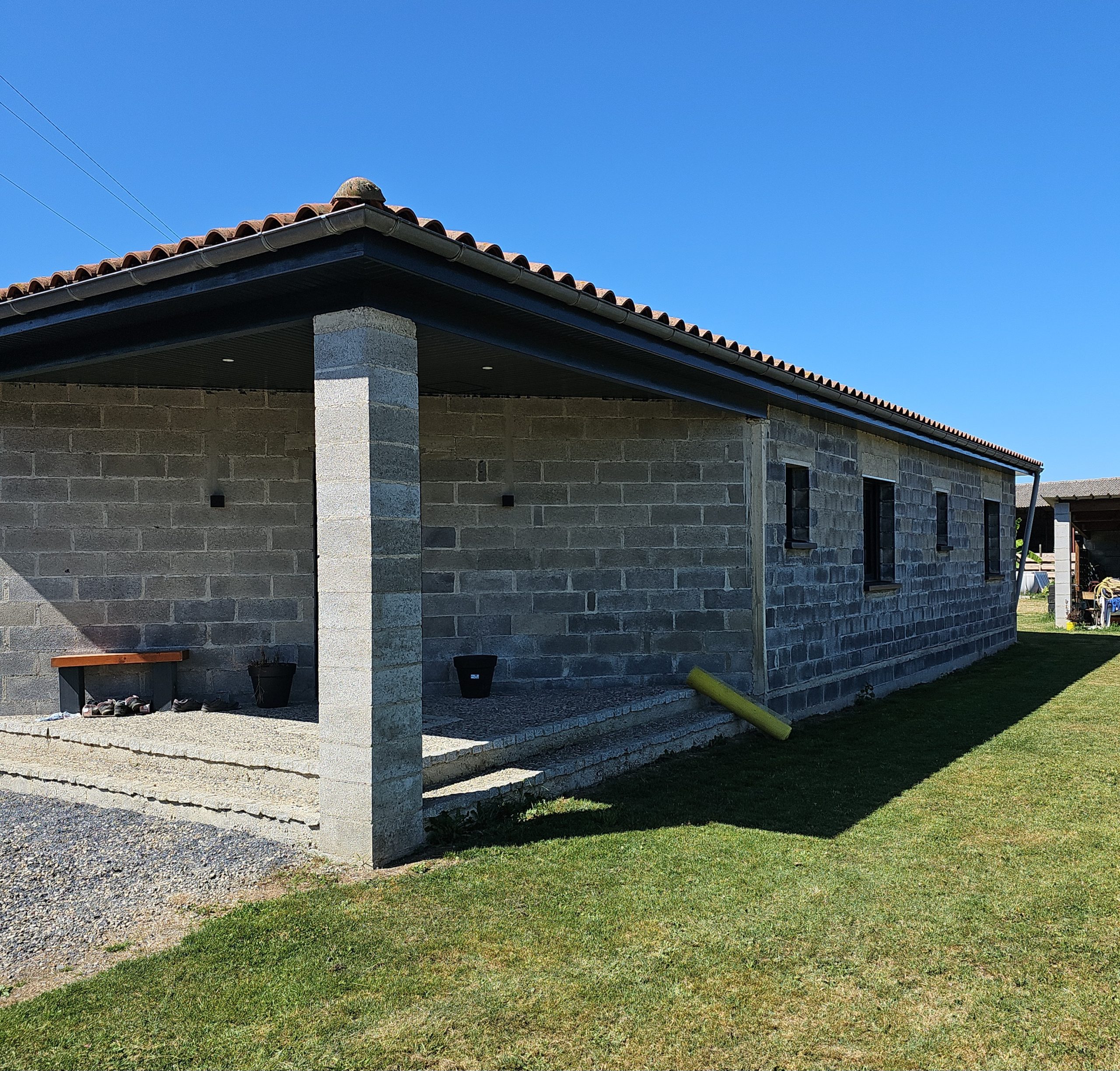 Construction de maison en maçonnerie réalisée par Astegno Maçonnerie à Sarriac-Bigorre